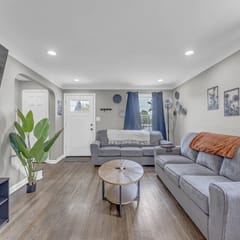 Brooklyn Townhome| Updated Kitchen| Sleeps 9