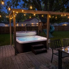 Hot Tub & Lake Erie Beach | Wine Country