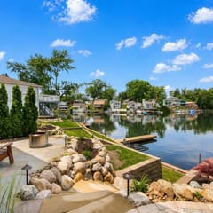 Lake Front - Kayaks - Huge Game Room - Sleeps 8