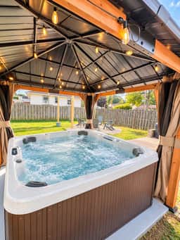 HotTub-PoolTable-KidsGame Room-Wii-Foosball-Lake - Image 4