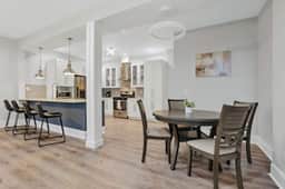 4BR, 3.5 Baths · Spa Tub · Near Downtown Columbus - Image 4