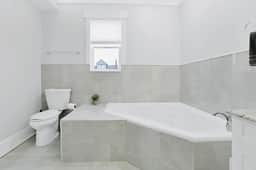 4BR, 3.5 Baths · Spa Tub · Near Downtown Columbus - Image 5