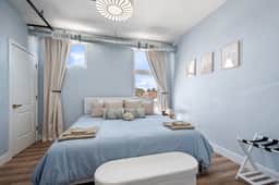 Near Brookfield Zoo - King Bed - Sleeps 6 - Image 2