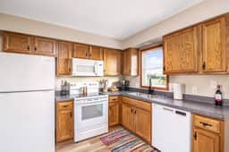 Bright 2BR home with private entrance - Image 2