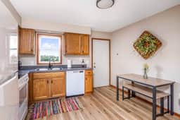 Bright 2BR home with private entrance - Image 4