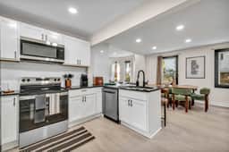 Near Tremont - 4BR - Sleeps 15 - Xbox - Image 2