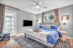 King Bed - Sleeps 6 - Lakewood Near Cleveland - Image 4