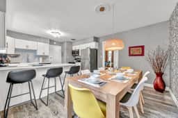 King Bed - Sleeps 6 - Lakewood Near Cleveland - Image 2