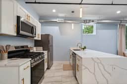 Near Chicago - Sleeps 10 - Westchester - Image 5