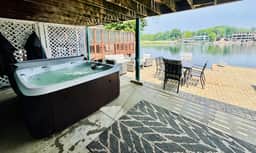 Lake Front - Kayak - Hot Tub - Sleeps 8 - Image 4