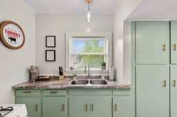 Pet-Friendly - N64 - Sleeps 5 - 10 Min to Airport - Image 2