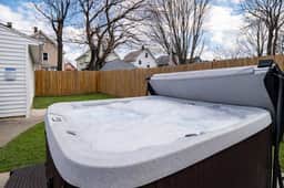 Hot Tub - Game Room - Sleeps 7 - Cleveland - Image 3