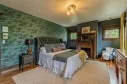 Akron's Werner House - Historic 4 Bedroom Luxury - Image 4