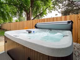 Hot Tub - Sauna - Sleeps 10 - Near CVNP - Image 4