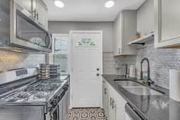 Brooklyn Townhome - Updated Kitchen - Sleeps 4 - Image 2