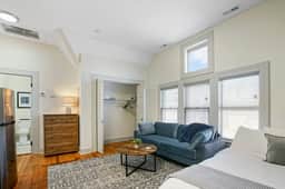 Modern Victorian Studio -Steps to Cleveland Clinic - Image 2