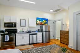 Modern Victorian Studio -Steps to Cleveland Clinic - Image 3