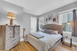 Charming Duplex Near Shaker Square Cleveland - Image 3