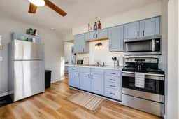 3 Bedrooms - Deck - Sleeps 7 - Image 2