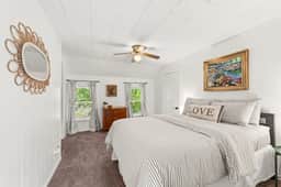 Pet-Friendly - Sleeps 6 - 10 Min to Airport - Image 4