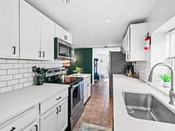 Hot Tub Retreat Near Lake + Cedar Point - Image 4