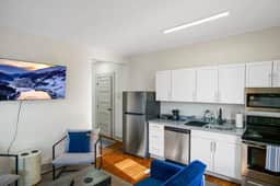 Steps to Cleveland Clinic - Sleeps 3 - Image 5