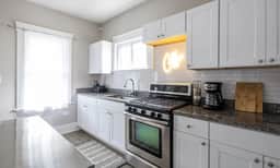 Large Renovated 4 Bedrooms! 9 min to Downtown CLE - Image 2