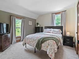 Entire Duplex - Historic District - Sleeps 12 - Image 5