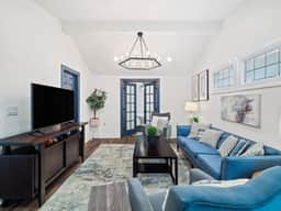 Walkable Gordon Square - Sleeps 8 - 3BR - Image 2