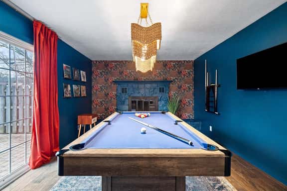 HotTub-PoolTable-KidsGame Room-Wii-Foosball-Lake - Image 1