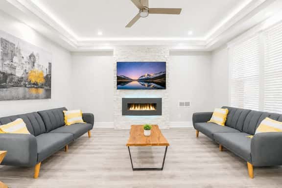 4BR, 3.5 Baths · Spa Tub · Near Downtown Columbus - Image 1