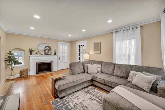 Two Entire Homes - Fireplace - Sleeps 10 - 5BR - Image 1