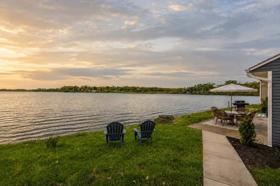 3BR | Lakefront | Grill | Low Barrier | Bunk Beds - Image 1