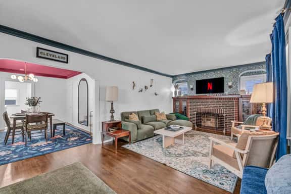 Hot Tub - Game Room - Fire Pit - Minutes to DT CLE - Image 1