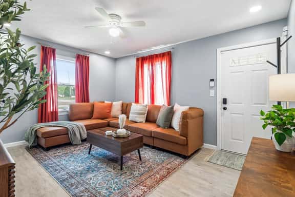 Hot Tub - Near Lake Erie - Pet Friendly - Sleeps 8 - Image 1