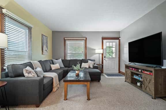 Historical District-Fully equipped-3 Bed-Sleeps 6 - Image 1