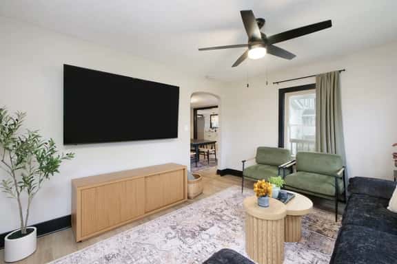 Sleeps 13| HotTub| Historic Renovation| Downtown - Image 1