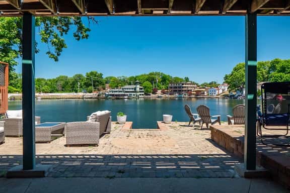 Lake Front - Kayak - Hot Tub - Sleeps 8 - Image 1