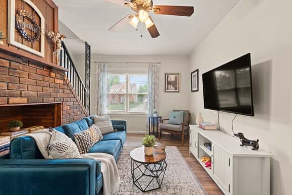 Pet-Friendly - N64 - Sleeps 5 - 10 Min to Airport - Image 1