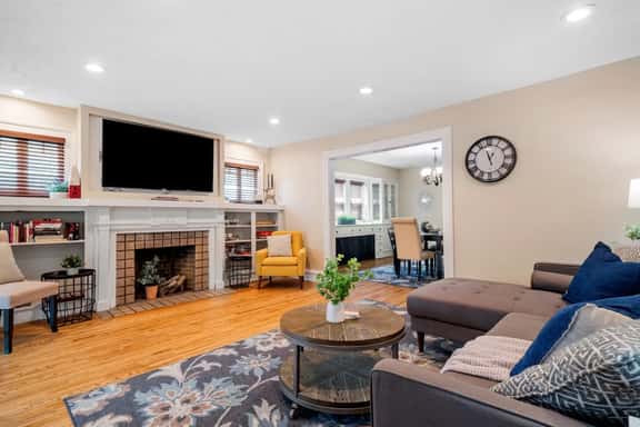 Spacious 3BR home near downtown Cleveland - Image 1
