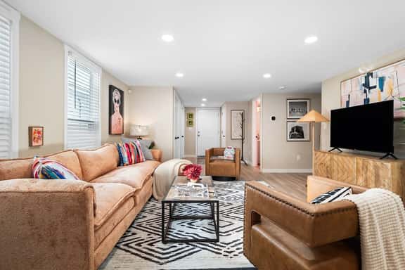 Arts District - Walk to Restaurants, Bars-Sleeps 8 - Image 1