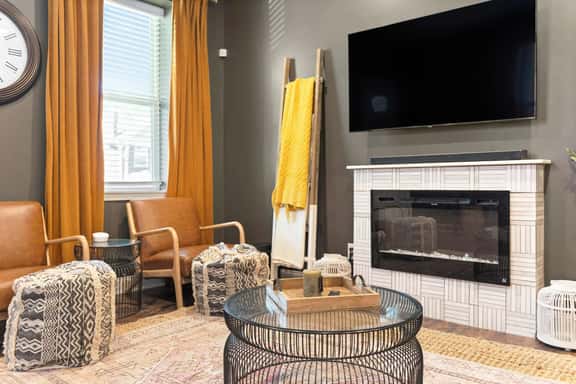 Spacious Home for 10 • Backyard • Sleeps Groups - Image 1