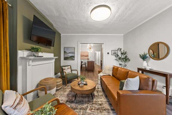 Hot Tub - Sleeps 9 - Near OSU - Image 1