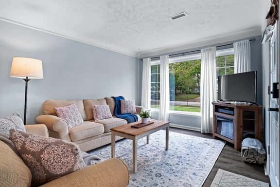 Modern 3Bed Home Near CLE With Private Backyard - Image 1