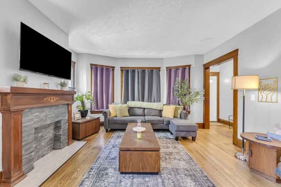 Charming Duplex Near Shaker Square Cleveland - Image 1