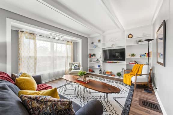 Pet-Friendly - Sleeps 6 - 10 Min to Airport - Image 1