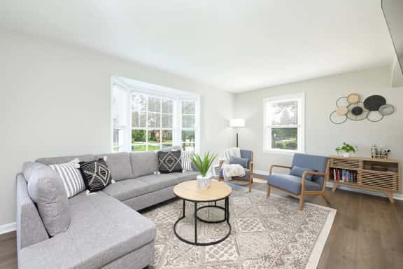 Park-side family retreat with private backyard - Image 1