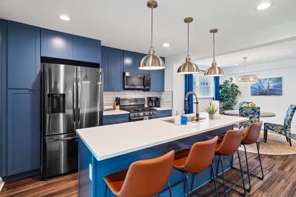 Walkable Gordon Square - Sleeps 8 - 3BR - Image 1