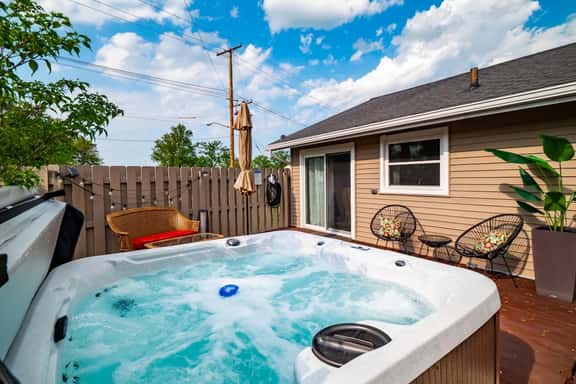 Lake Cottage Retreat-Hot Tub-Game Room - Image 1