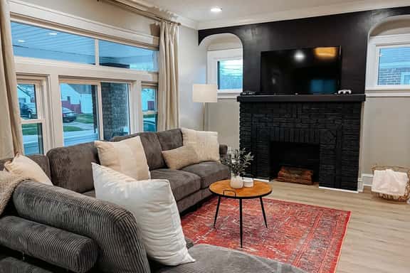 Hot Tub - Sleeps 8 - Pet Friendly - Cleveland - Image 1